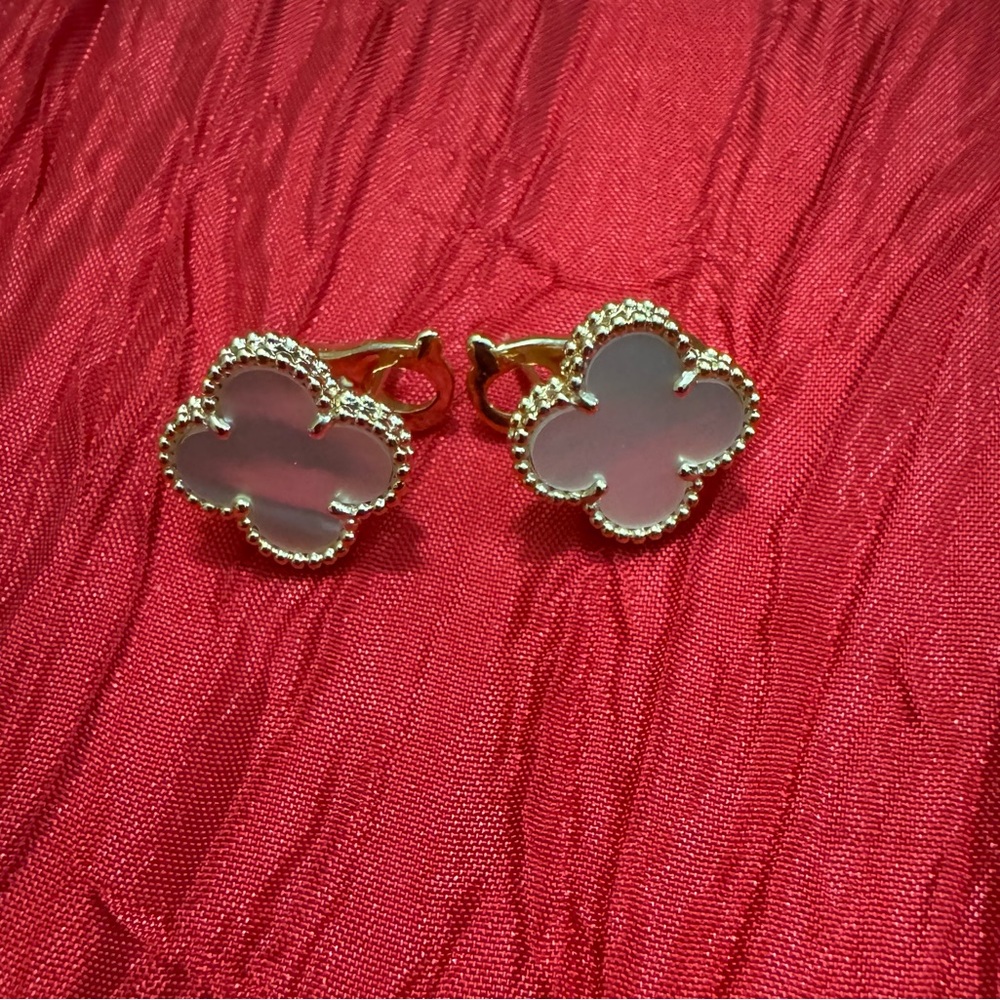 Clover mother of pearl Stud Earrings 15mm 925 silver 18k gold plated